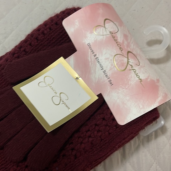 Jessica Simpson Eternity scarf and glove set - Picture 2 of 4